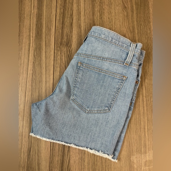 J.Crew Women’s Button Fly Denim Shorts Size 26 Light Wash Raw Hem - Picture 13 of 13
